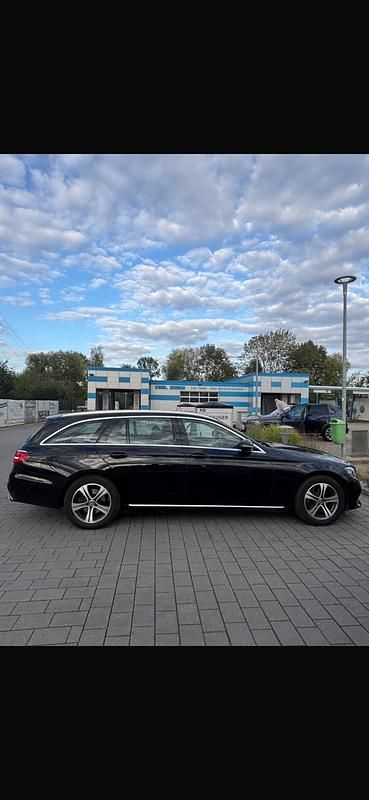 Gebraucht Mercedes E220 194 PS (142 kW) 2019 Schwarz Kombi