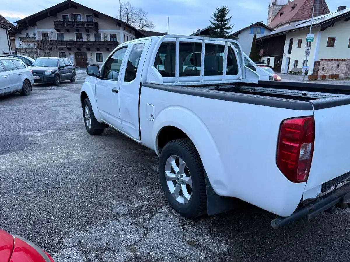 Gebraucht Nissan Navara XE 144 PS (105 kW) 2014 Weiß Pickup