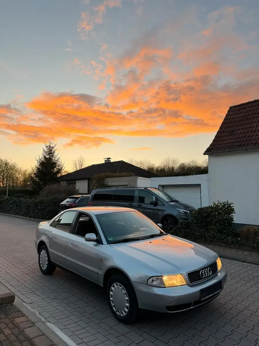 Gebraucht Audi A4 125 PS (91 kW) 1996 Silber Limousine