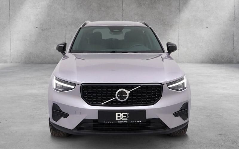 Neu Volvo XC40 Plus 197 PS (144 kW) 2025 Weiß SUV