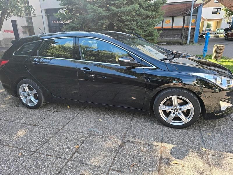 Schwarz Gebraucht 2014 Hyundai i40 Kombi | 6.900 € (Guter Preis) - Bild 1/4