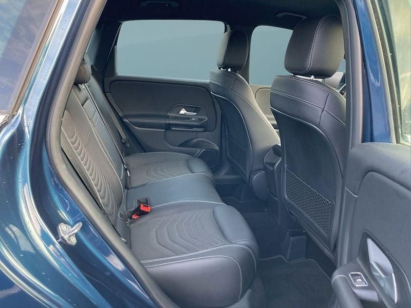 Gebraucht Mercedes B200 150 PS (110 kW) 2019 Blau Van / Kleinbus