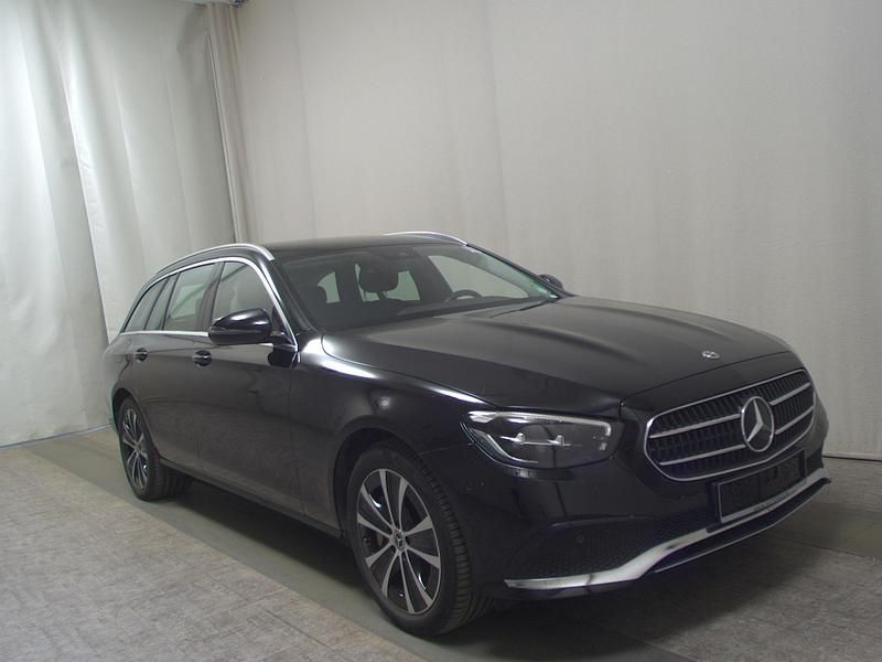 Gebraucht Mercedes E300 Avantgarde 306 PS (225 kW) 2022 Schwarz Kombi
