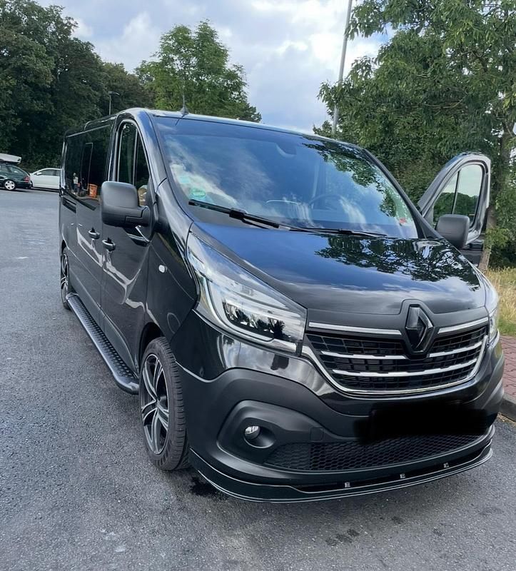 Second-hand Renault Trafic 150 CP (110 kW) 2021 Negru Monovolum