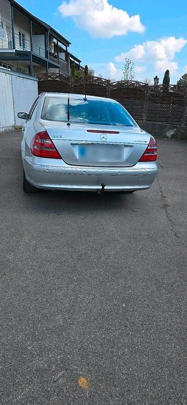 Gebraucht Mercedes E240 177 PS (130 kW) 2004 Silber Limousine