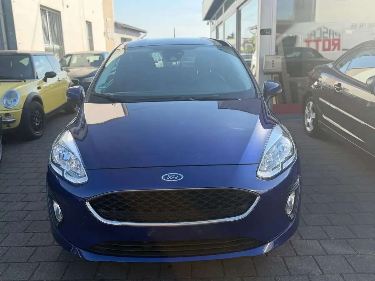 Gebraucht Ford Fiesta 101 PS (74 kW) 2018 Blau Kleinwagen