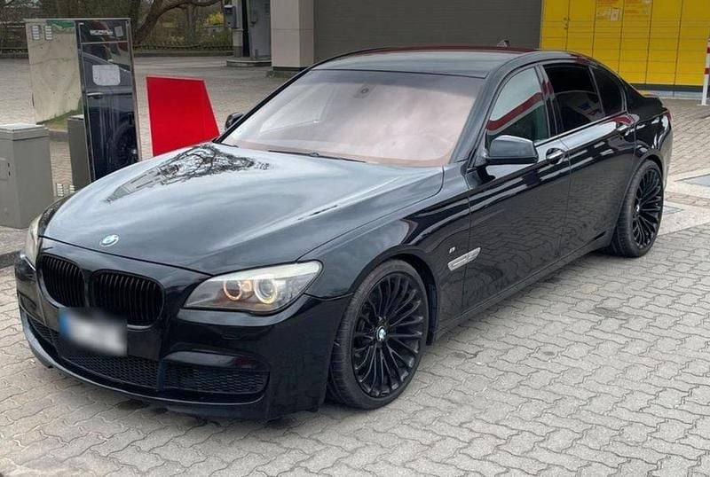 Schwarz Gebraucht 2012 BMW 740 Performance Limousine | 11.500 € (Superpreis) - Bild 1/4