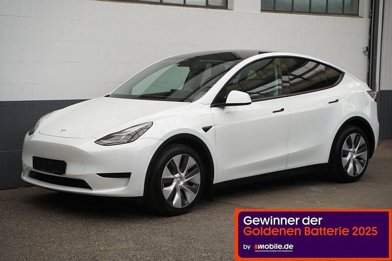 Weiß Gebraucht 2023 Tesla Model Y Standard Range SUV | 33.950 € (Superpreis) - Bild 1/4
