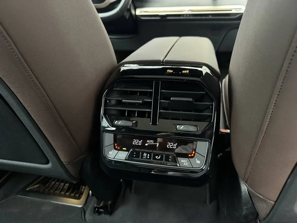 Gebraucht BMW iX M Sport 239 kW (326 PS) 2022 Schwarz SUV
