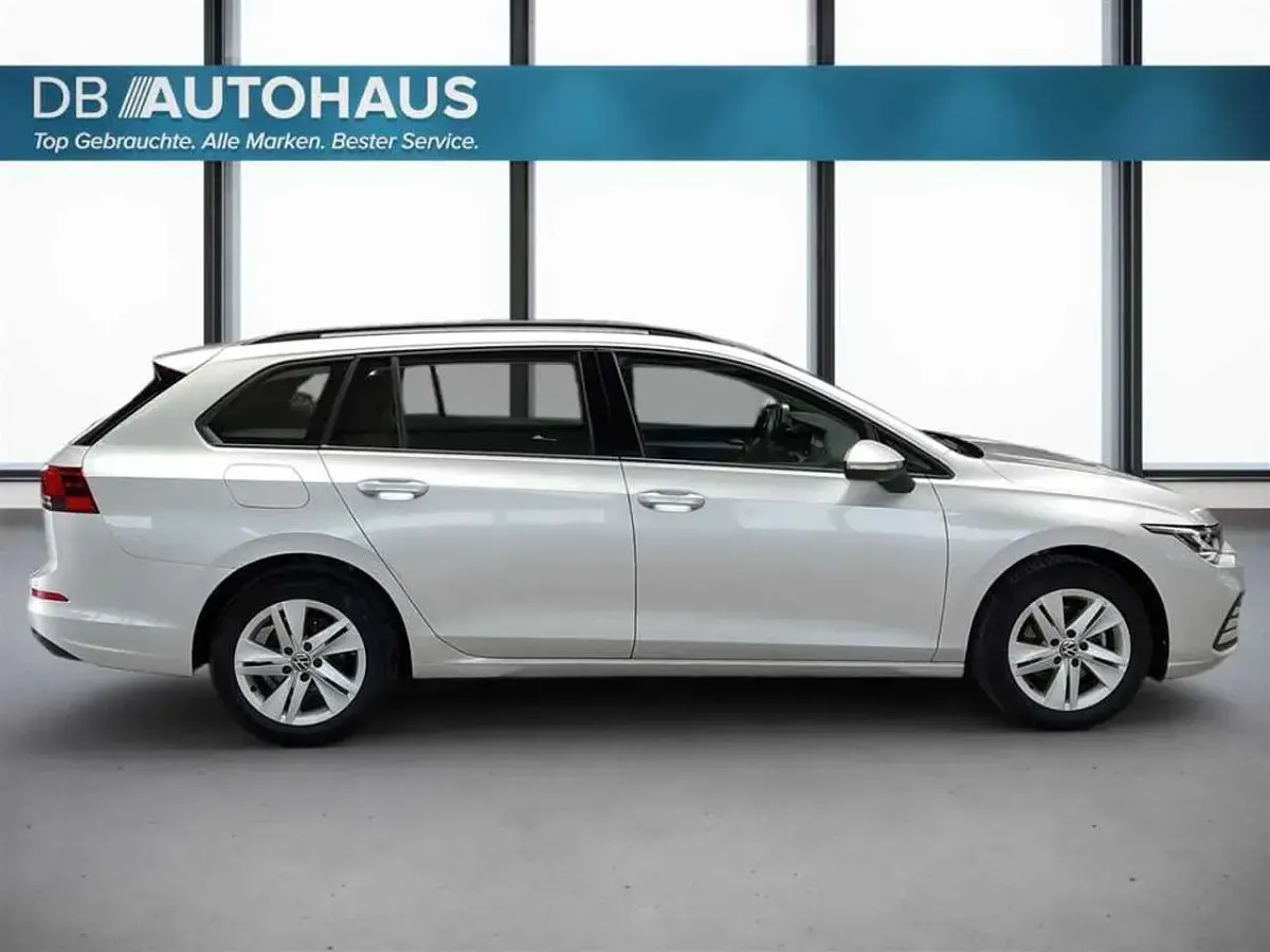 Gebraucht VW Golf VIII Life 110 PS (80 kW) 2023 Silber Kombi
