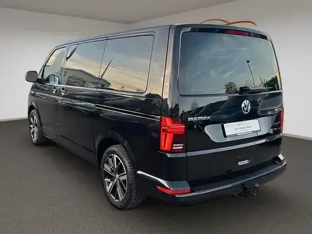 Używany VW Multivan Highline 204 KM (150 kW) 2023 Czarny Minivan