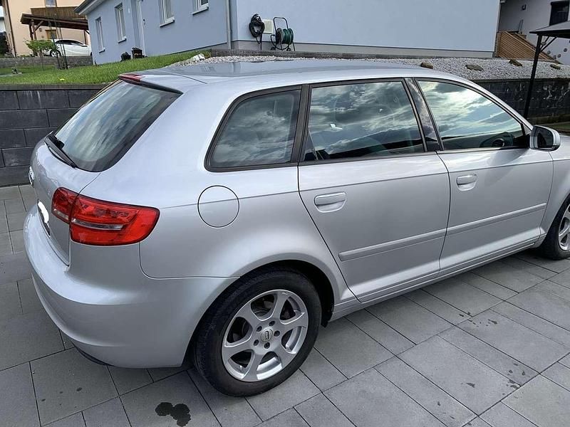 Gebraucht Audi A3 Attraction 140 PS (102 kW) 2011 Grau Kleinwagen