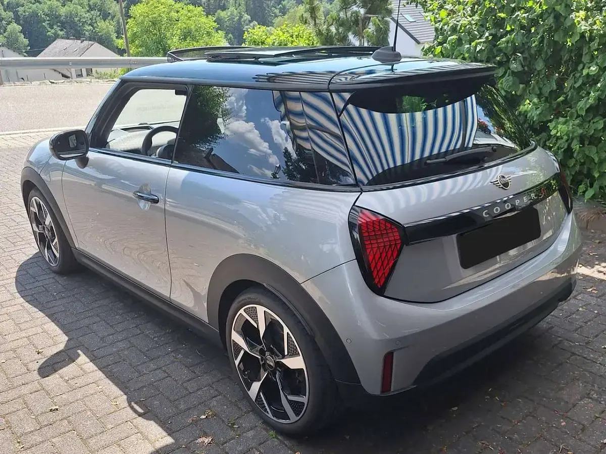 Gebraucht Mini Cooper S Favoured 204 PS (150 kW) 2024 Grau Kleinwagen
