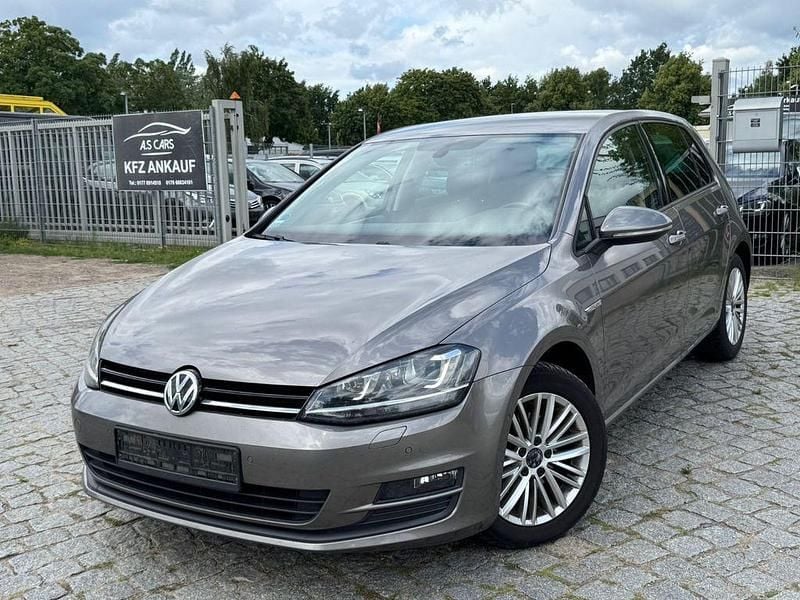 Grau Gebraucht 2014 VW Golf VII Cup Limousine | 8.990 € (Fairer Preis) - Bild 1/4