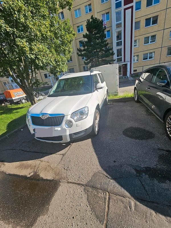 Weiß Gebraucht 2009 Skoda Yeti SUV | 6.500 € (Teuer) - Bild 1/4