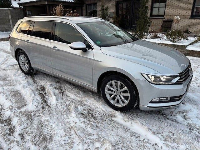 Silber Gebraucht 2016 VW Passat Comfortline Kombi | 8.500 € (Fairer Preis) - Bild 1/4