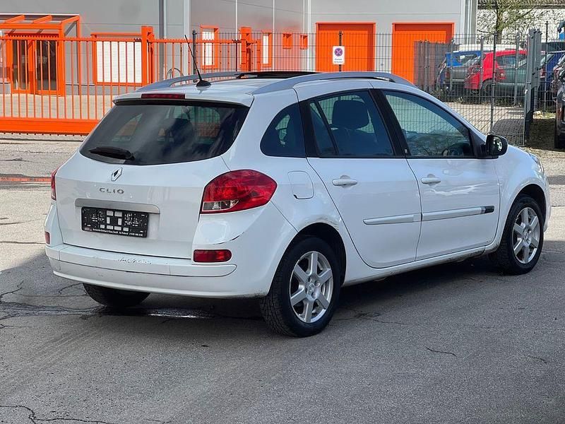 Gebraucht Renault Clio II Night&Day 75 PS (55 kW) 2010 Weiß Limousine