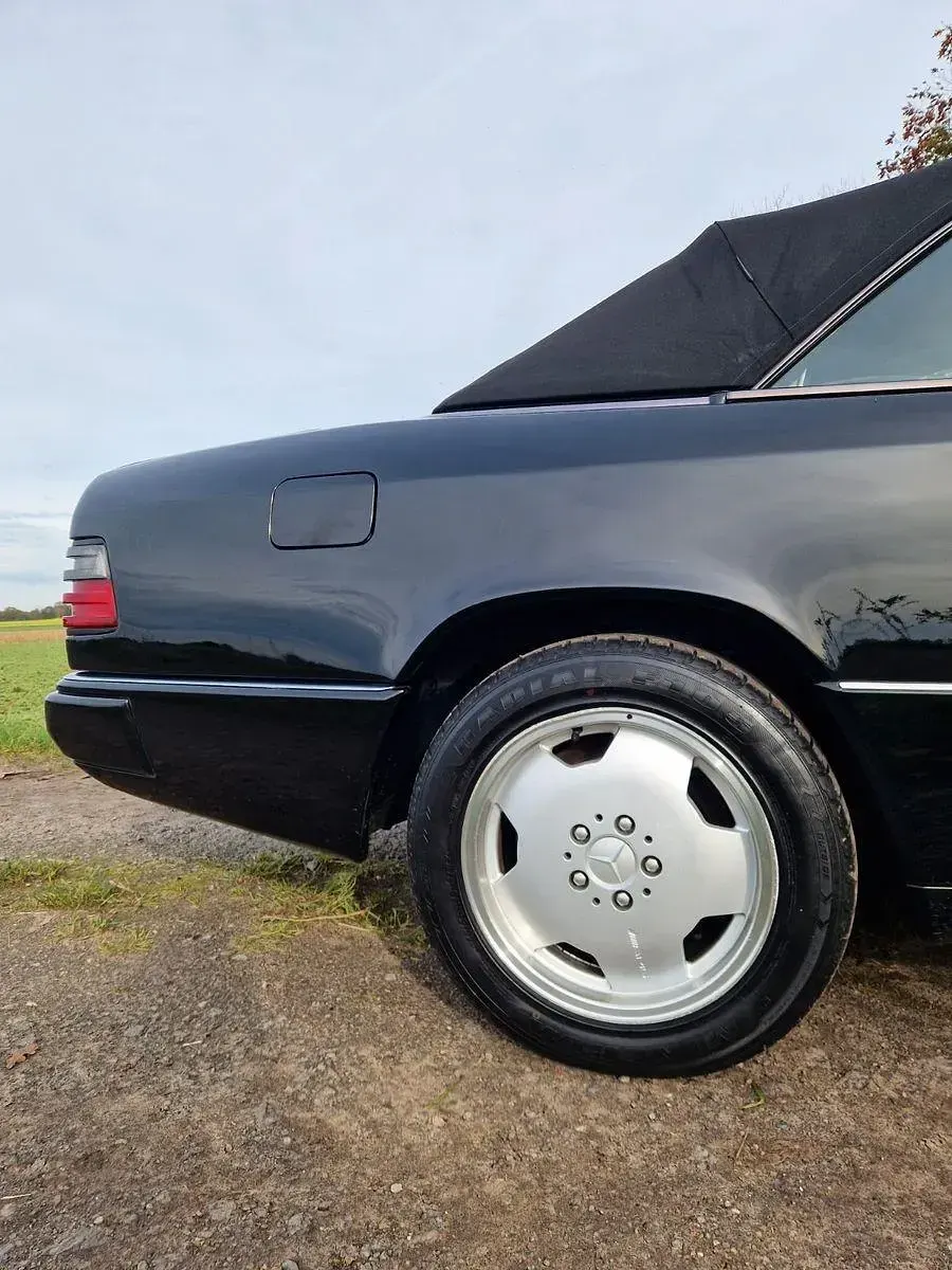 Brugt Mercedes E220 150 HK (110 kW) 1994 Sort Cabriolet