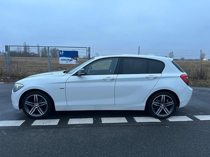 Gebraucht BMW 118 Sport Line 143 PS (105 kW) 2014 Weiß Kleinwagen