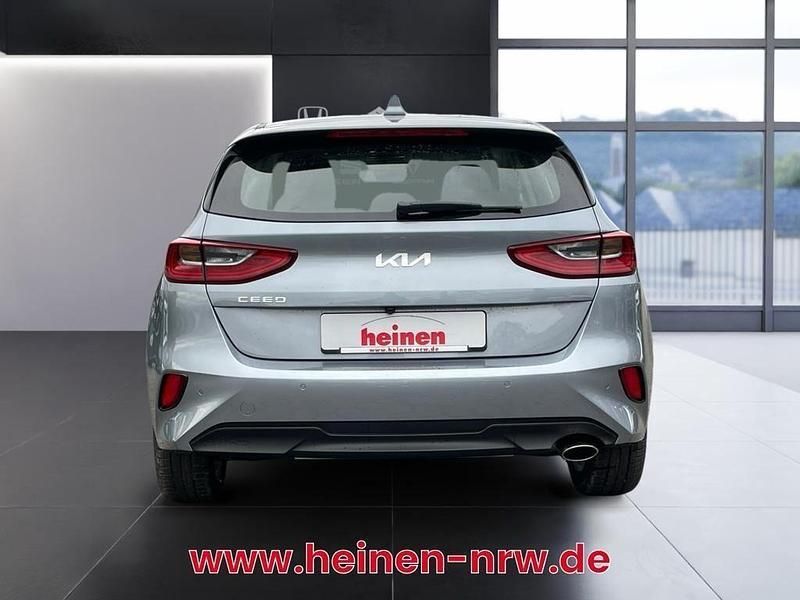 Neu Kia Ceed Vision 140 PS (102 kW) 2025 Andere farbe Kleinwagen