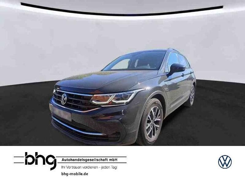 Grau Gebraucht 2021 VW Tiguan Life SUV | 22.630 € (Fairer Preis) - Bild 1/3