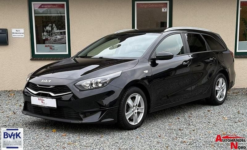 Schwarz Gebraucht 2022 Kia Ceed Kombi | 16.485 € (Superpreis) - Bild 1/4