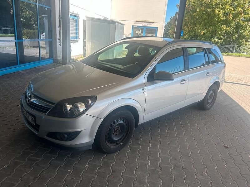 Silber Gebraucht 2010 Opel Astra Kombi | 1.750 € (Guter Preis) - Bild 1/4