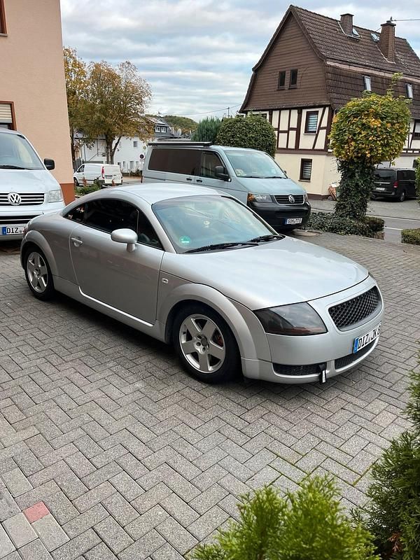 Second-hand Audi TT 180 CP (132 kW) 1998 Argintiu Coupe