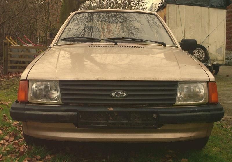 Gold Gebraucht 1981 Ford Escort Limousine | 800 € - Bild 1/4