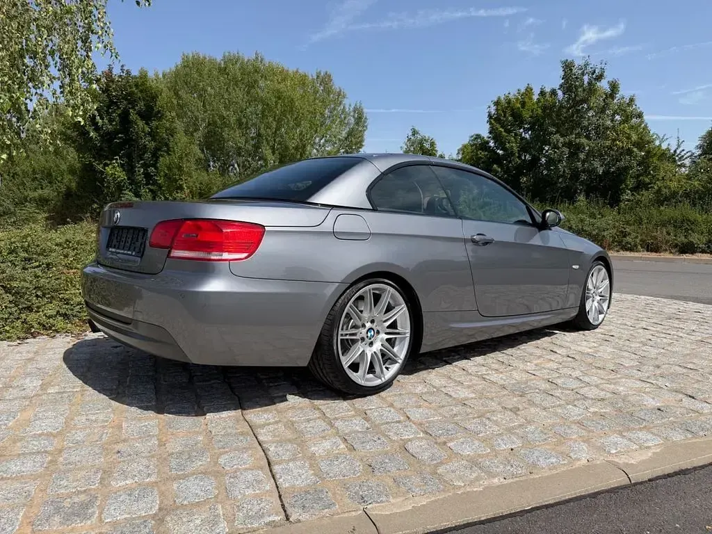 Gebraucht BMW 330 Cabriolet Performance 272 PS (200 kW) 2009 Grau Cabrio
