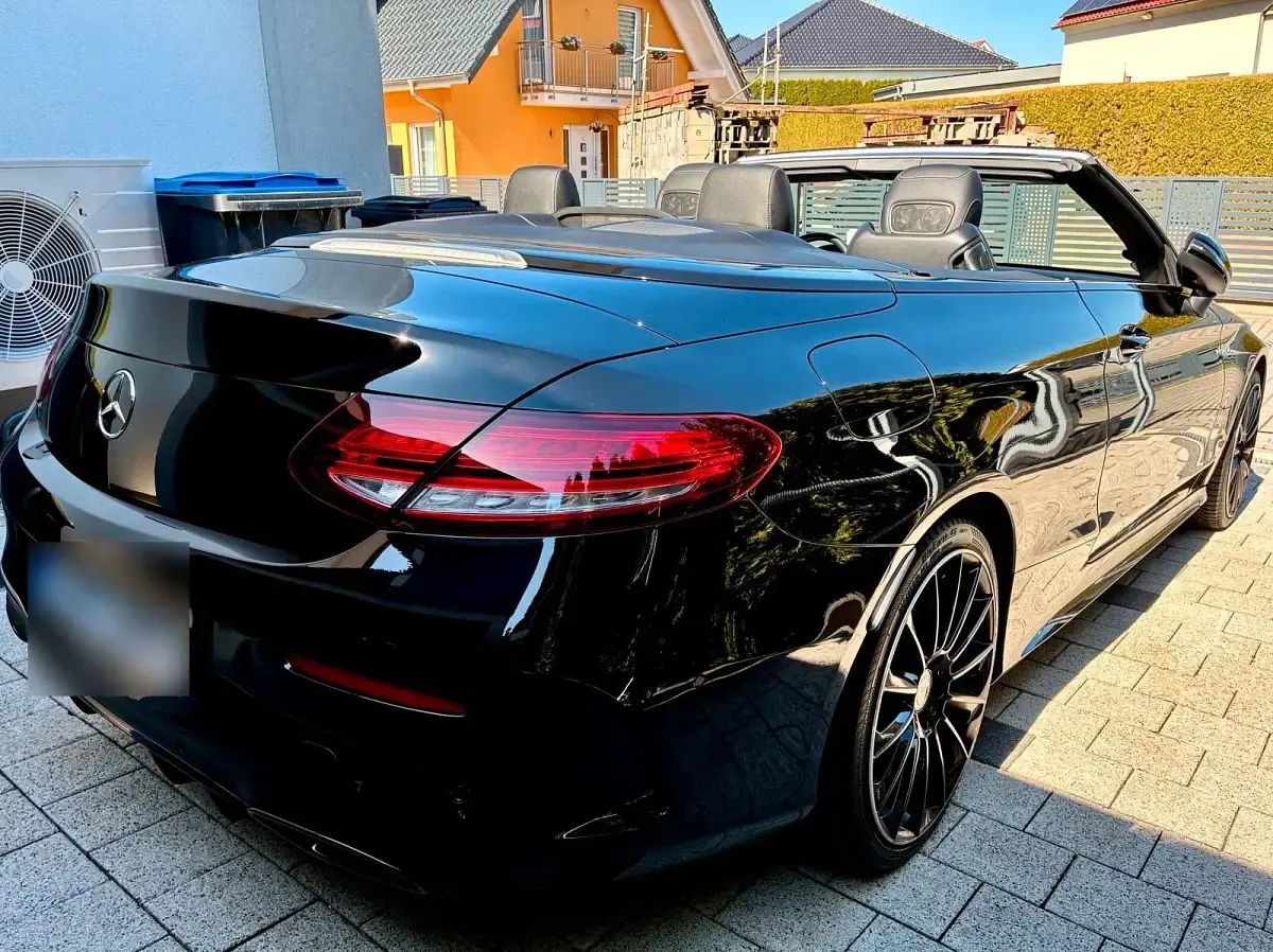 Gebraucht Mercedes C180 AMG 156 PS (114 kW) 2018 Schwarz Cabrio