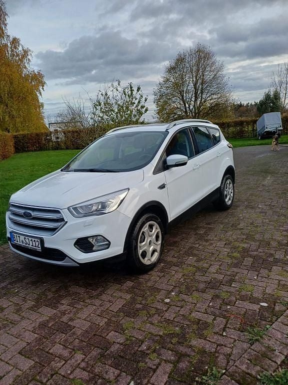 Weiß Gebraucht 2018 Ford Kuga Cool & Connect SUV | 9.995 € (Superpreis) - Bild 1/4