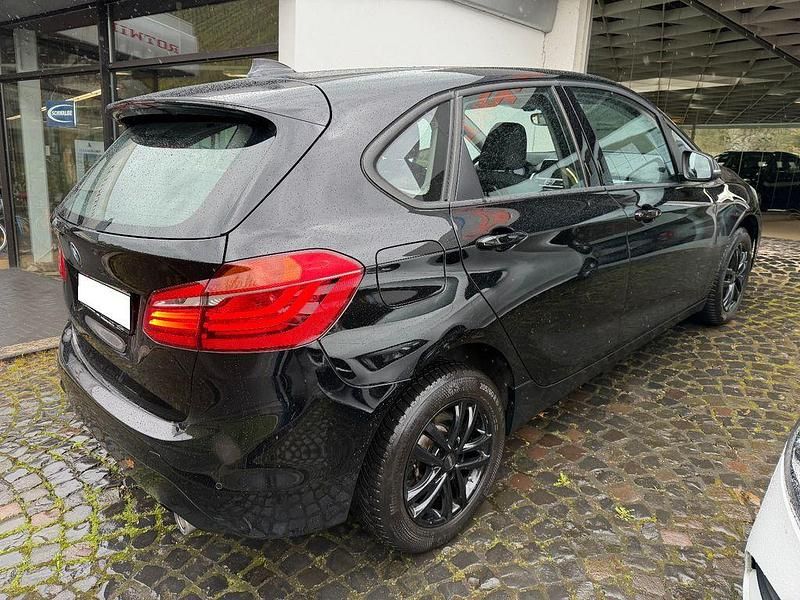 Gebraucht BMW 218 Advantage 150 PS (110 kW) 2019 Schwarz ii/bonnet fluid black Kombi