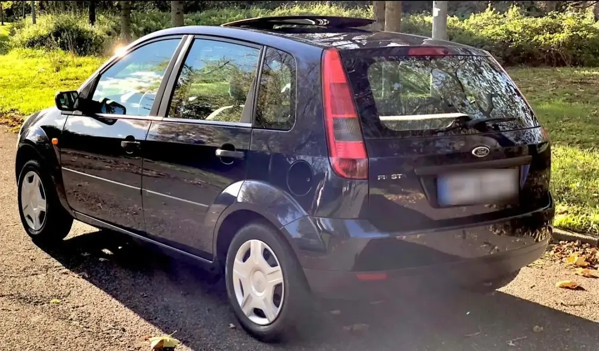 Gebraucht Ford Fiesta 80 PS (58 kW) 2002 Blau Kleinwagen
