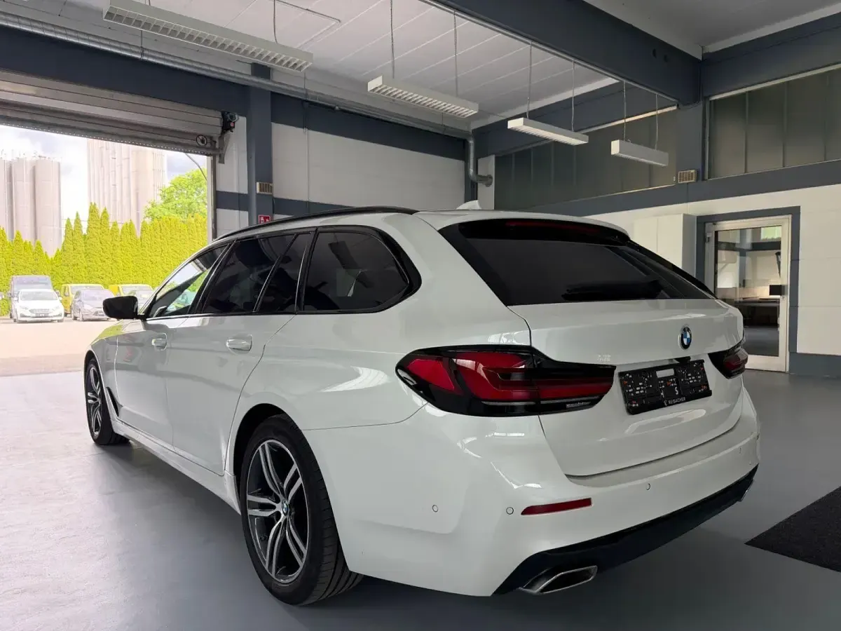 Używany BMW 520 Performance 190 KM (139 kW) 2022 Biały Kombi