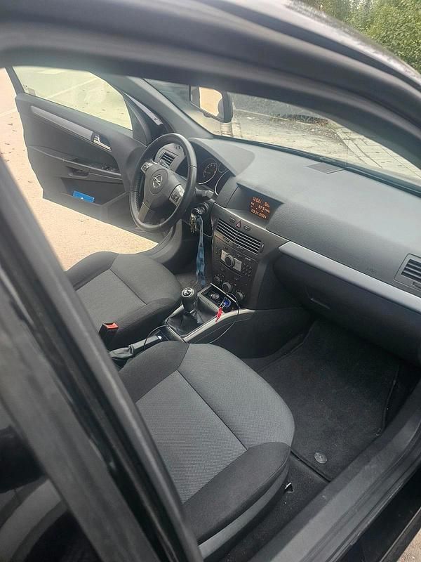 Gebraucht Opel Astra 105 PS (77 kW) 2007 Schwarz Kleinwagen