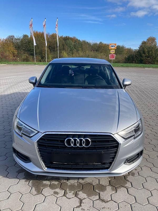 Gebraucht Audi A3 Ambiente 116 PS (85 kW) 2018 Silber Limousine