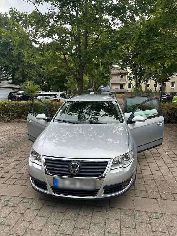 Silber Gebraucht 2006 VW Passat Kombi | 4.500 € (Etwas zu teuer) - Bild 1/4