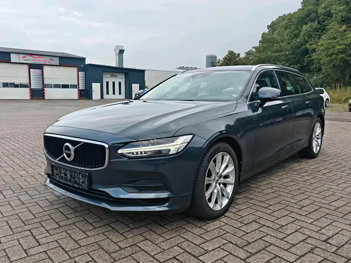 Gebraucht Volvo V90 Momentum 150 PS (110 kW) 2018 Blau Kombi