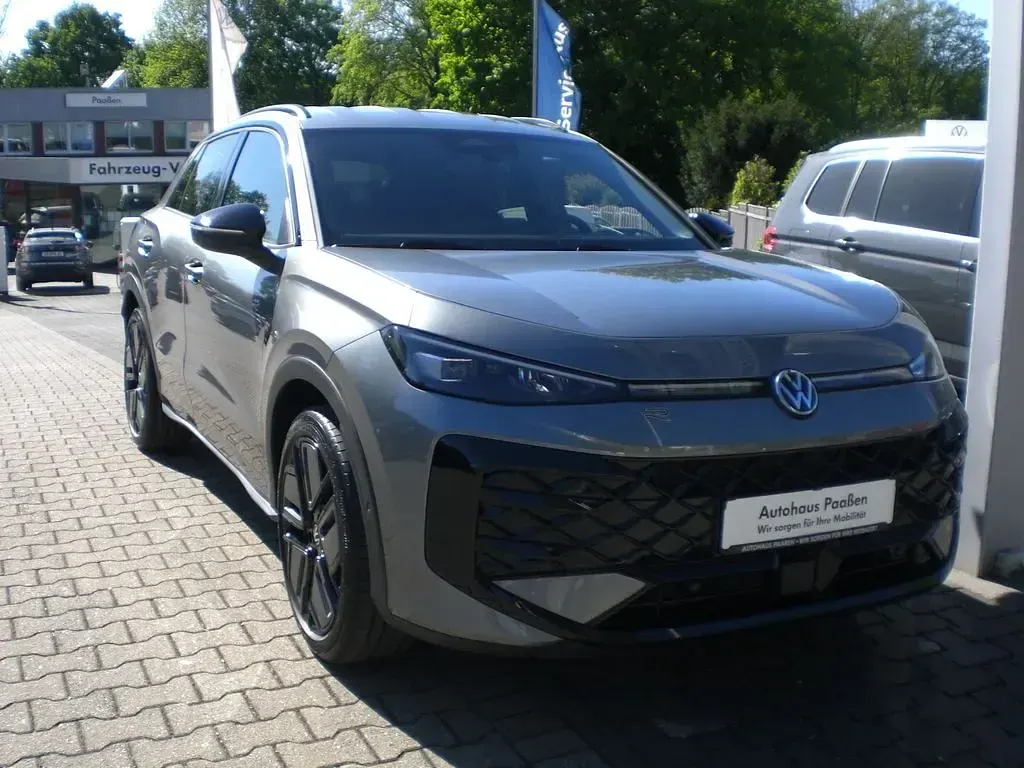 Neu VW T-Roc R-line 150 PS (110 kW) 2026 Wolf grey metallic SUV