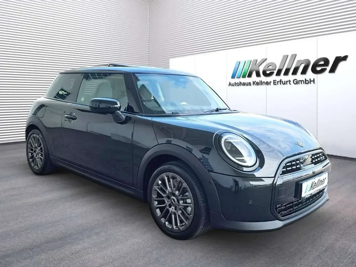 Gebraucht Mini Cooper Classic 114 kW (156 PS) 2025 Schwarz Kleinwagen