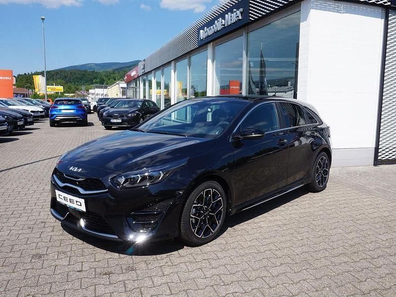 Neu Kia Ceed GT-Line 140 PS (102 kW) 2025 Schwarz Kleinwagen