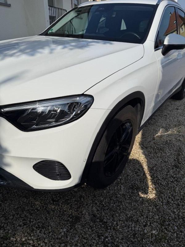 Gebraucht Mercedes GLC220 Advanced 197 PS (144 kW) 2023 Weiß SUV