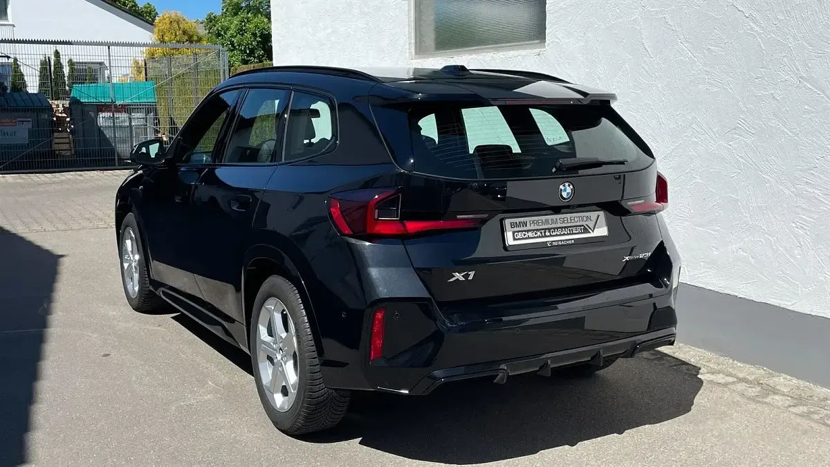 Gebraucht BMW X1 M Sport 204 PS (150 kW) 2025 Saphirschwarz metallic SUV