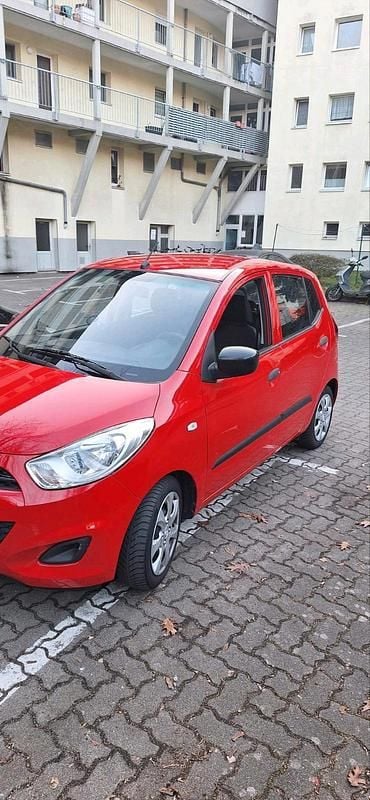 Gebraucht Hyundai i10 69 PS (50 kW) 2012 Rot Kleinwagen
