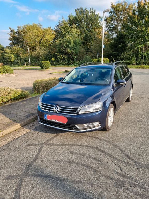 Blau Gebraucht 2014 VW Passat Comfortline Kombi | 7.600 € (Fairer Preis) - Bild 1/4