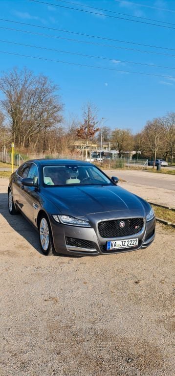 Grau Gebraucht 2017 Jaguar XF R-Sport Limousine | 13.500 € (Superpreis) - Bild 1/4