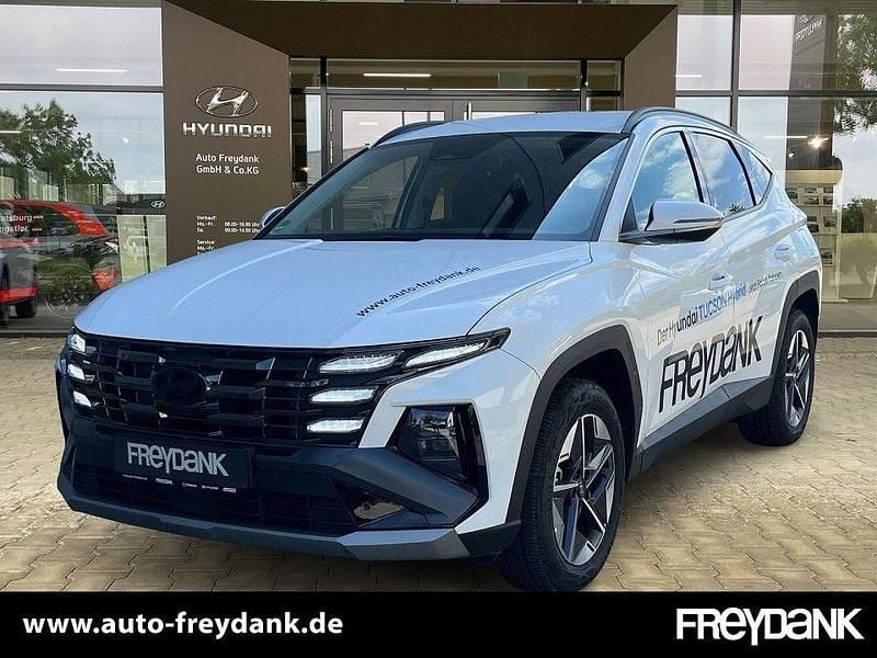 Serenity white Gebraucht 2024 Hyundai Tucson Trend SUV | 35.999 € (Fairer Preis) - Bild 1/4