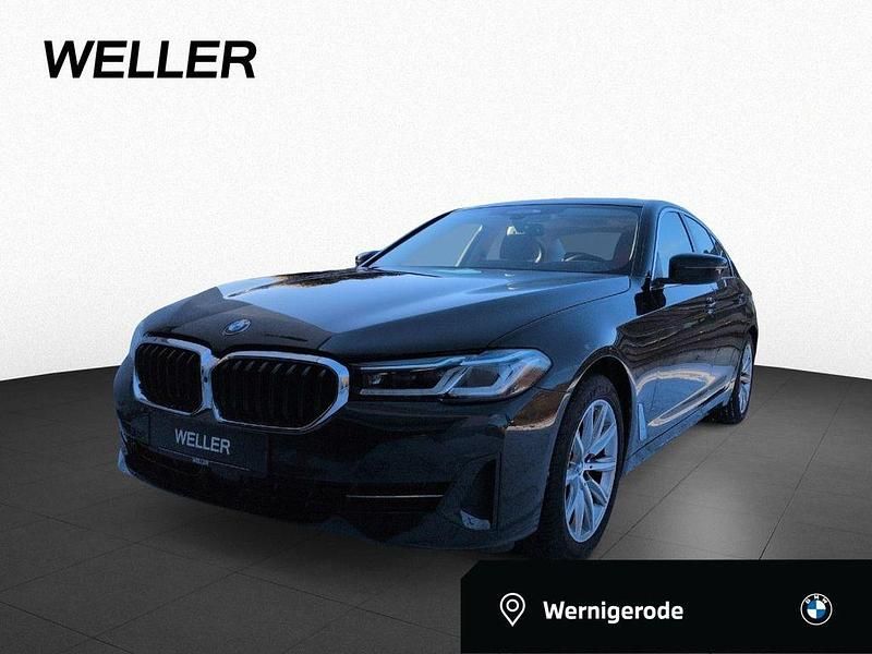 Black sapphire (schwarz) Gebraucht 2023 BMW 520 Sport Line Limousine | 37.850 € (Fairer Preis) - Bild 1/4