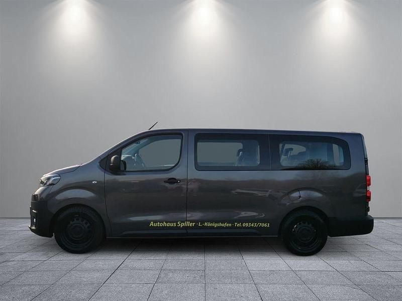 Gebraucht Toyota Proace Verso Comfort 144 PS (105 kW) 2022 Grau Kombi